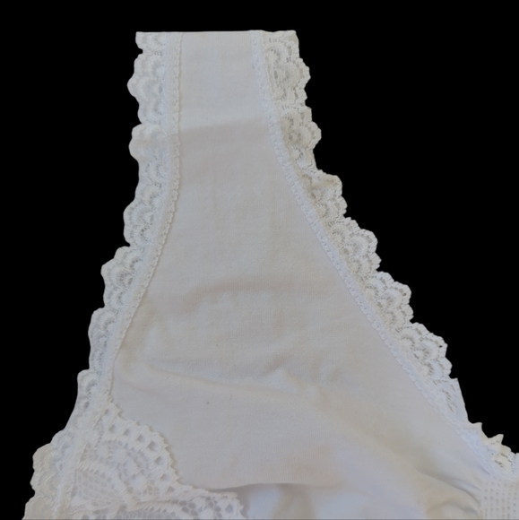 NWT Lovely Lace Front Hook Bra LARGE 40-42 White Lacey Soft Comfy FLAW - Picture 3 of 16